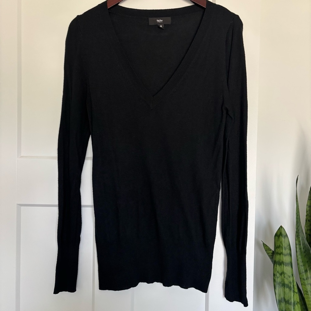 • [Mossimo] V-Neck Sweater •
